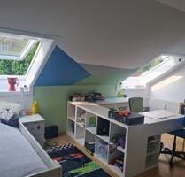 Große 4-Zimmer DG-Wohnung mit Balkon, Gäste-WC in Kranzberg