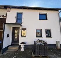 Einfamilienhaus Teilsaniert mit Großem Garten und Nebengebäude - Feldatal