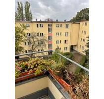 Ruhig gelegene Dg-Wohnung mit Parkplatz vor der Tür - Berlin Spandau