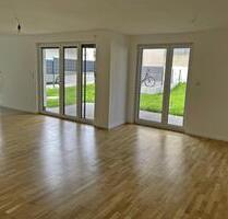 Neuwertige barrierefreie 2-Zimmer Erdgeschoss Wohnung mit Garten - Karben