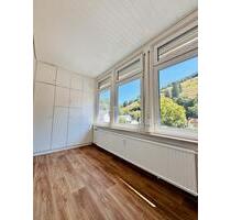 Frisch renovierte 2,5 Zimmer Wohnung (Loggia) in Zell-Atzenbach - Zell im Wiesental