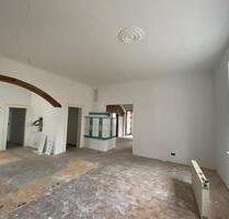 3,5 Zimmer, sanierte Altbauwohnung - Wohnen im Schloss - Friesenheim