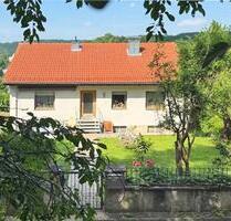Einfamilienhaus mit Einliegerwohnung und 2 Garagen - Greding