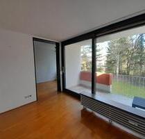 Attraktive, ruhige 2-Zi.-Whg. Loggia u. EBK, Regensburg Uni-Nähe