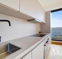 Helle 3 Zimmer Dachgeschosswohnung mit ca. 88m², EBK, Fußbodenheizung und Balkon in Berlin-Mitte