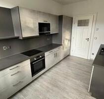 super-4-Zi.-Whg. mit Balkon, Garage, hochwertige Einbauküche, Stellplatz, Grillplatz - Werdau