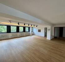 Renovierte ,Stilvolle 3-Zimmer-Wohnung im Zentrum von Bad Godesberg - Aufzug ,Barierrefrei mit EBK - Bonn