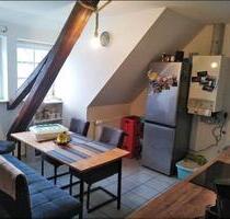 Großzügige und helle 2 Zimmer-Dachgeschosswohnung mit Einbauküche und PKW-Stellplatz im Zentrum von Minden