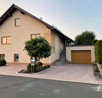 Großzügiges Einfamilienhaus mit Einliegerwohnung in Feldrandlage - Neukirchen