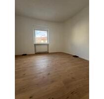 Frisch sanierte 1 -Zimmer-Wohnung mit Terrasse- Jobcenter möglich - Ottweiler