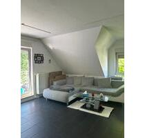 Dachgeschoss Wohnung 2 ZKB mit Balkon, EBK, Garage, teilmöbliert - Saarbrücken St. Arnual