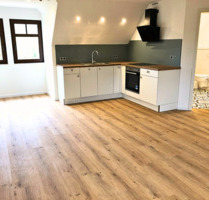 Wunderschöne komplett renovierte Dachwohnung in altem Bauernhaus - Bad Neustadt an der Saale