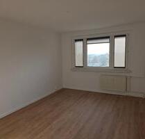 Teilsanierte 3 Raumwohnung mit Balkon - Weißenfels