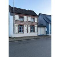 Zwei Einfamilienhäuser in zentraler Lage von Grevenbroich