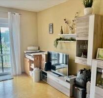 Charmante 3-Zimmer-Wohnung mit Balkon, Einbauküche & Stellplatz - Mühlacker