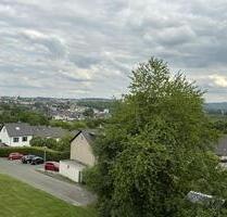Was für ein Ausblick: 3 Zimmer-Wohnung mit Balkon in Lüdenscheid am Buckesfeld!