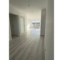 Sanierte 3-Zimmer-Wohnung mit Südbalkon, Aufzug & Tiefgarage - Erlangen Bruck