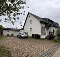 DHH auf großem Eigentumsgrundstück in Dormagen-Rheinfeld