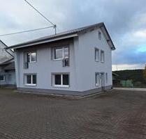 Frisch renoviertes Einfamilienhaus mit Garten und Stellplätzen - Pronsfeld