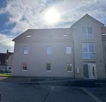 Moderne 2-Zimmer-Wohnung mit eigenem Gartenanteil und Parkplatz vor dem Haus - Baddeckenstedt