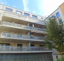 Geräumige, tolle 2-Zimmer-Wohnung im 5.OG mit Dachterrasse, Loggia & hochwertiger Einbauküche - Dresden Neustadt