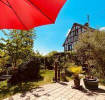 Hübsches Haus im Grünen mit großer Scheune und Atelier - Windeck