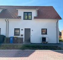 Neuwertige Doppelhaushälfte in Sarstedt (Sonnenkamp Ost) ab 1.8