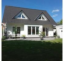 Einfamilienhaus mit Geräteraum und Carport - Lübbecke