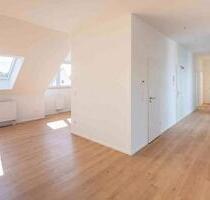 Helle 3-Zimmer-Dachgeschosswohnung mit Loggia - Memmingen