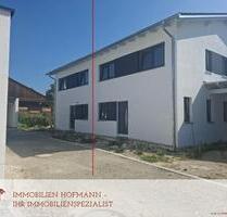 Modern, effizient, komfortabel: Doppelhaushälfte in Pilsting