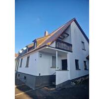 Doppelhaushälfte mit Doppelgarage,Terrasse und Nebengebäude - Güntersleben