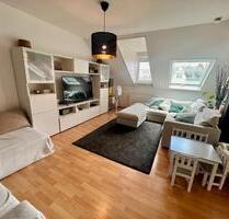 Wiesbaden-Biebrich: Großzügige Maisonette-Altbauwohnung der Extraklasse mit schöner Dachterrasse!