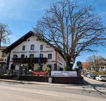 Gasthof mit sonnigem Biergarten Saal und zwei 3 Zimmer Wohnungen - Oberpframmern