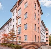 Frisch sanierte 2-Zimmer-Wohnung mit Wintergarten, Tiefgarage und Aufzug - Berlin Tempelhof-Schöneberg