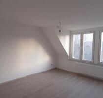 Frisch renovierte Dachgeschosswohnung - Duisburg Mittelmeiderich