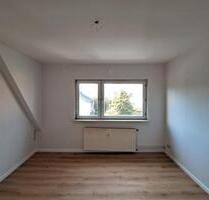 Anfragen NUR per Email. Kleine 3-Zi.-Wohnung in der Nahe Schulzentrum Geschwister Scholl. - Bremerhaven