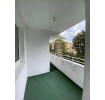 2 Zimmer Wohnung mit Balkon, aber Juni - Duisburg Hamborn