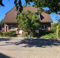 Leerstehendes Doppelhaus mit Pool, Sauna, Garagen in PotsdamEiche