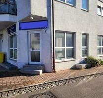 ***PROVISIONSFREI*** - Ideal für Büro, Praxis, Kanzlei! Im EG und UG mit großer Fensterfront! - Weinstadt