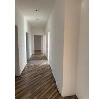 Schöne, renovierte 4-Zimmer-Wohnung mit Badewanne und praktischem - Neunkirchen