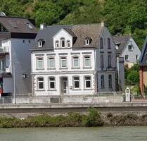 Renovierungsbedürftiges Mehrfamilienhaus direkt am Rhein - Kamp-Bornhofen