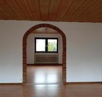 Helle Etagenwohnung mit Balkon - 800,00 EUR Kaltmiete, ca.  80,00 m² in Sankt Ingbert (PLZ: 66386)