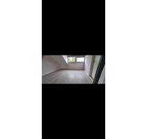 Gemütliche 1,5-Zimmer-Dachgeschosswohnung (40 m²) in Walldorf - Mörfelden-Walldorf