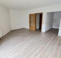 Große 1 Raum Wohnung mit sonnigen Balkon in 08304 Schönheide