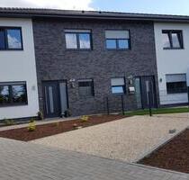 Modernes Wohnen in großer Doppelhaushälfte mit Garage (4 Zimmer) - Balge