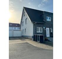 Doppelhaushälfte mit Einbauküche, Wintergarten und Garage - Lünen