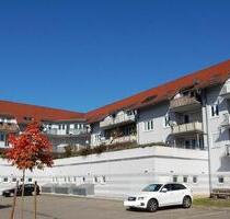 Gepflegte 2-Raum-Wohnung mit Balkon, Badewanne und TG Stellplatz in Naumburg - Naumburg (Saale)
