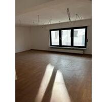 Neu sanierte 4-Zimmer Wohnung+XXL-Balkon&großzügigem Wohnbereich - Hockenheim