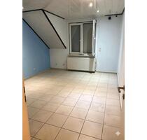 Helle Dachgeschosswohnung in Oberhausen – 48 m² mit Garten!