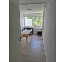 Massage Raum - 350,00 EUR Kaltmiete, ca.  14,00 m² in Krefeld (PLZ: 47803) Benrad